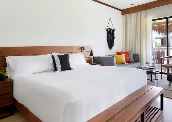 Aluna Hotel